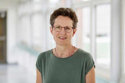 Dr. Claudia Bosch